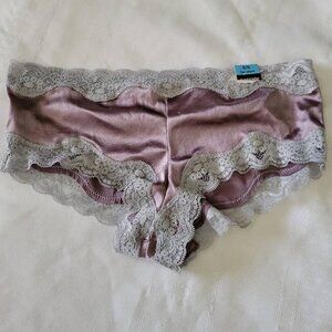 AMBRIELLE Size 5 Hotshort Panty Plum Smoke color NWT Nylon-Spandex LACE